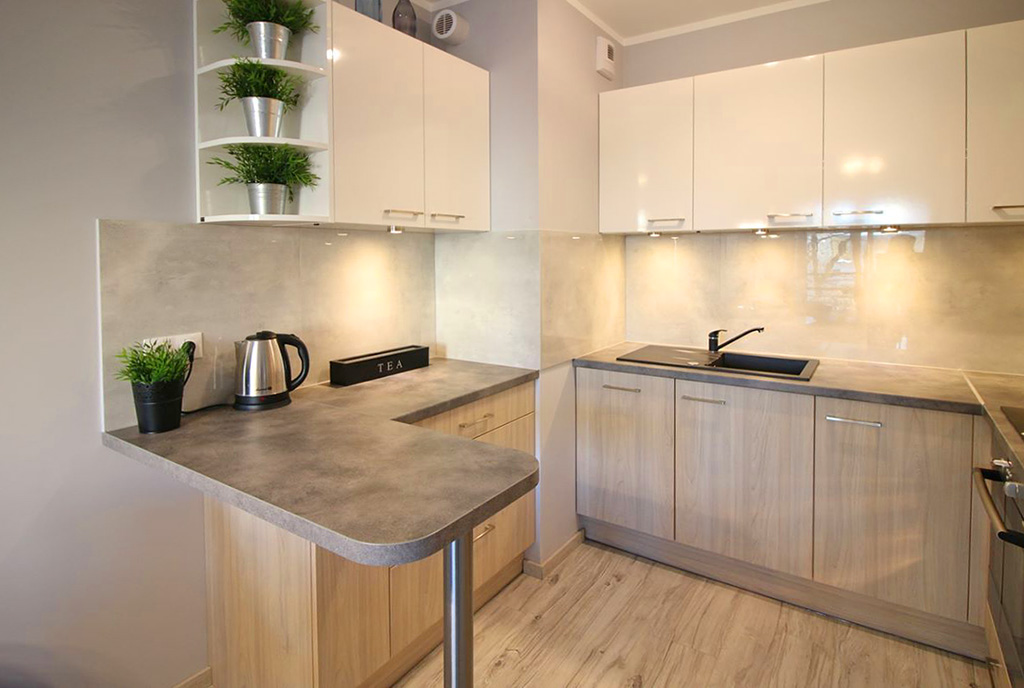 fragment umeblowanej kuchni w zabudowie w luksusowym apartamencie w Szczecinie na wynajem