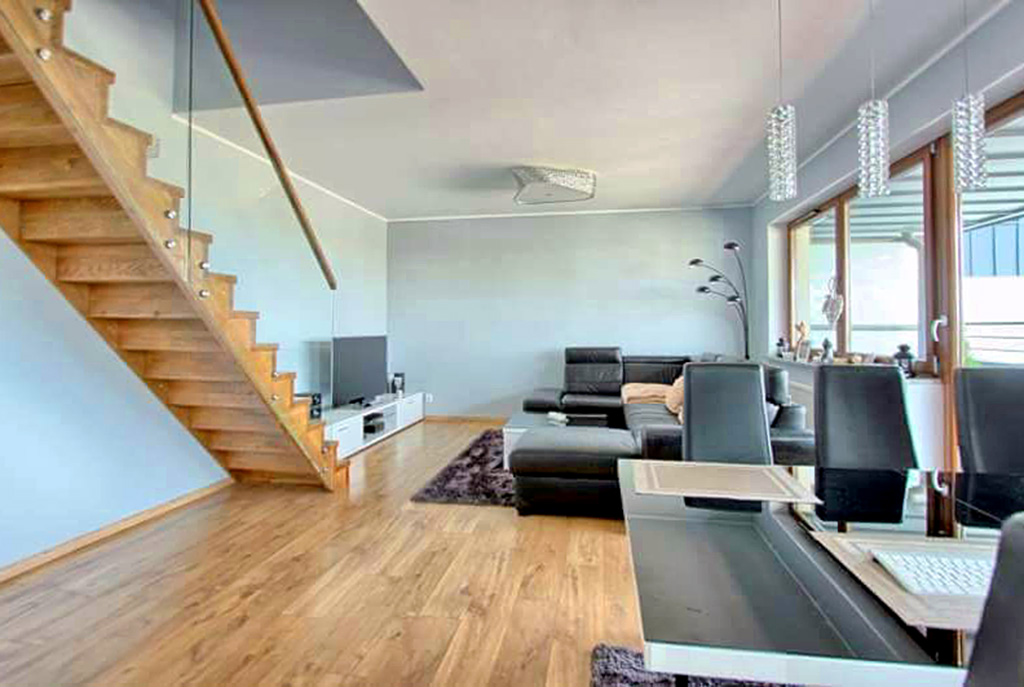 widok na komfortowy salon w luksusowym apartamencie do wynajmu w Szczecinie