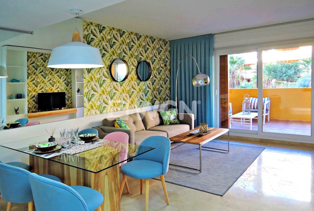 luksusowe wnętrze salonu w ekskluzywnym apartamencie do sprzedaży w Costa Blanca (Hiszpania)