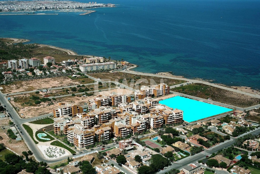 rzut z lotu ptaka prezentujący osiedle w Costa Blanca (Hiszpania), na którym znajduje się oferowany na sprzedaż luksusowy apartament