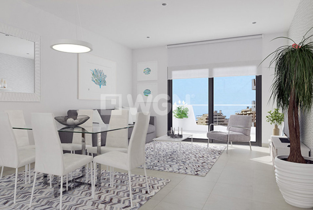 na pierwszym planie jadalnia, na drugim salon w luksusowym apartamencie do sprzedaży w Hiszpanii