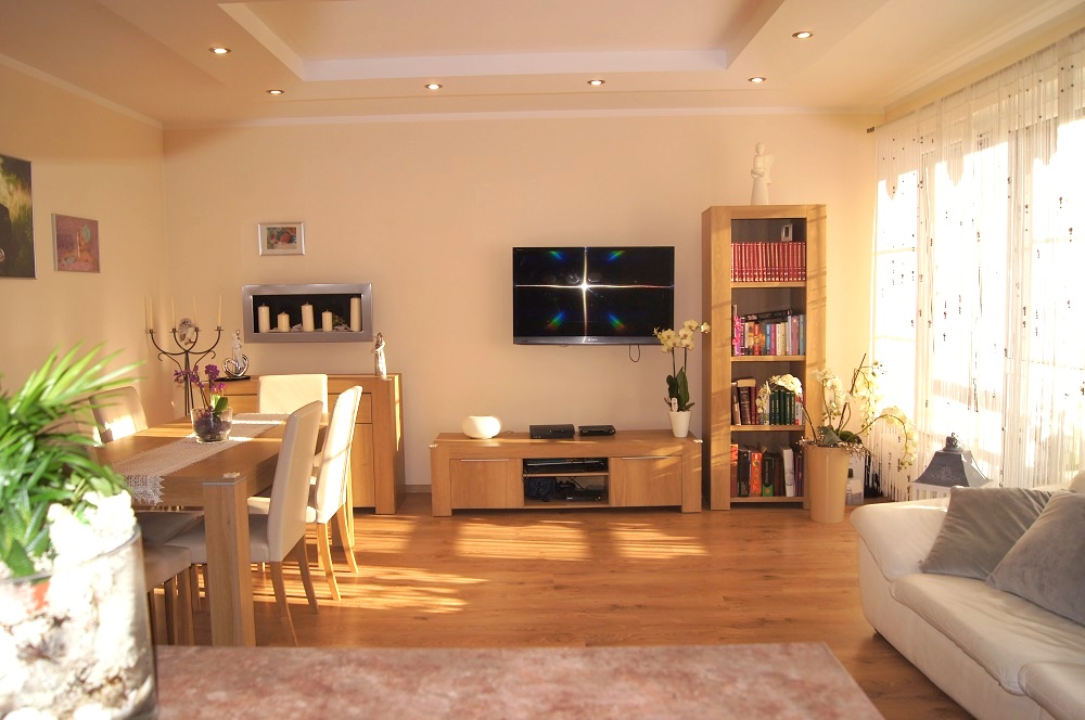 zdjęcie przedstawia luksusowy salon w ekskluzywnym apartamencie do sprzedaży w Inowrocławiu