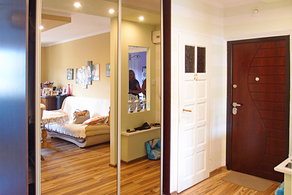 stylowy przedpokój w luksusowym apartamencie do sprzedaży w Szczecinie