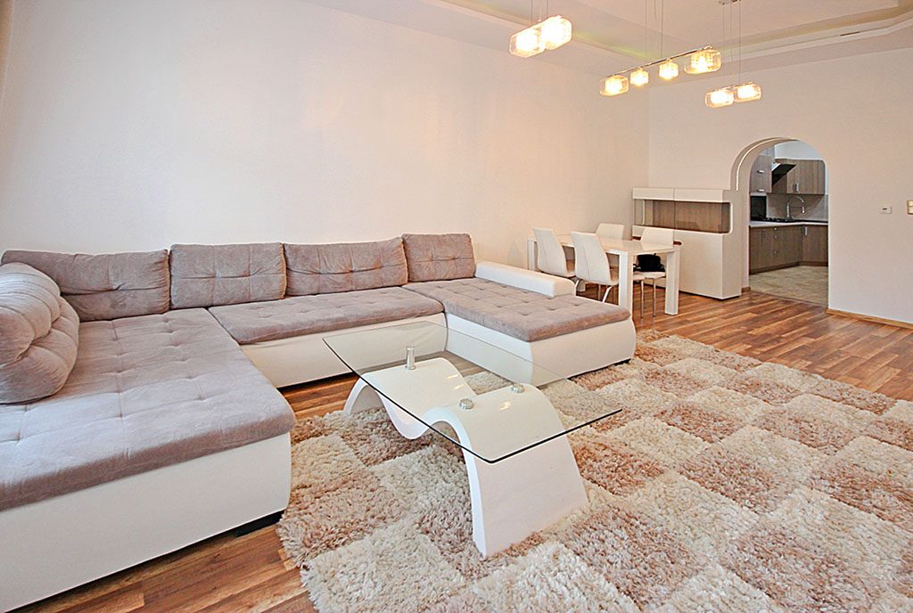 komfortowy salon w ekskluzywnym apartamencie do sprzedaży w Szczecinie