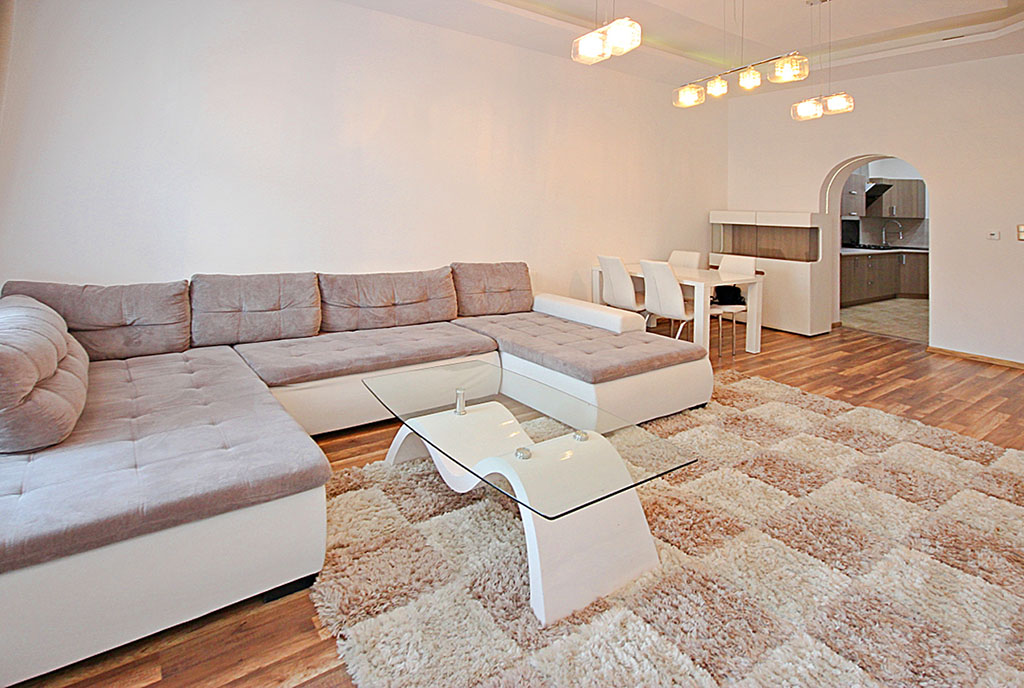 komfortowy salon w ekskluzywnym apartamencie do sprzedaży w Szczecinie