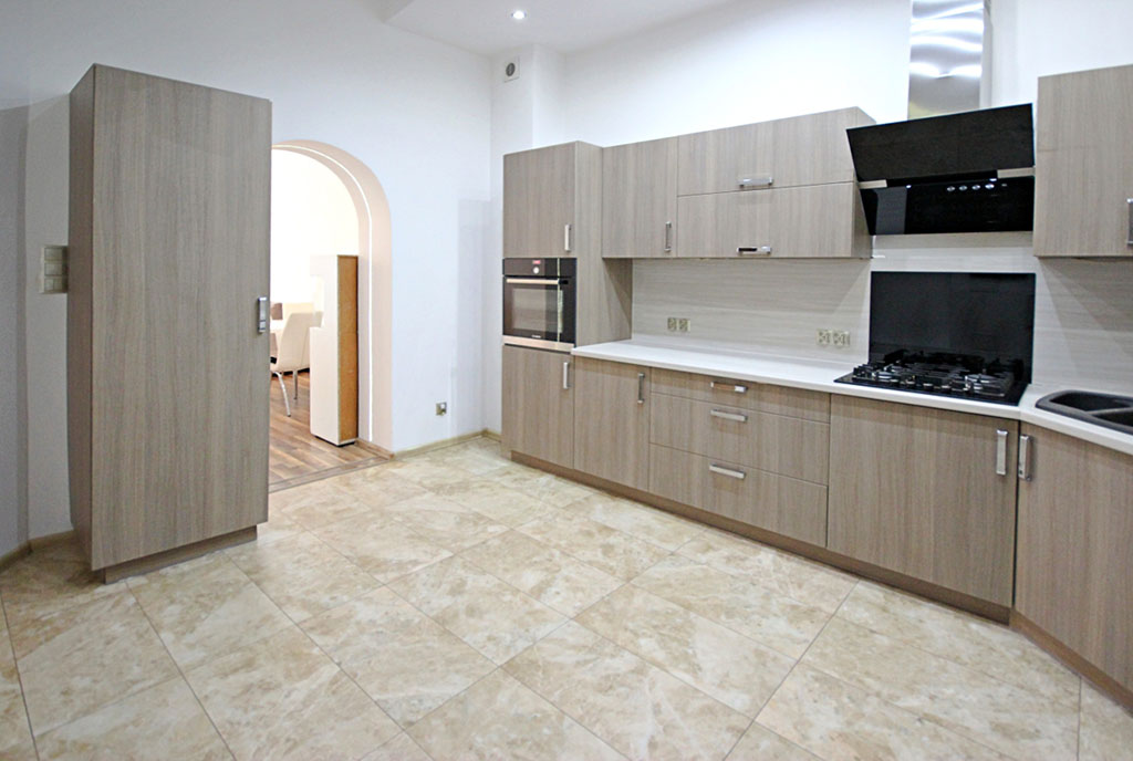 umeblowana kuchnia w luksusowym apartamencie do sprzedaży w Szczecinie