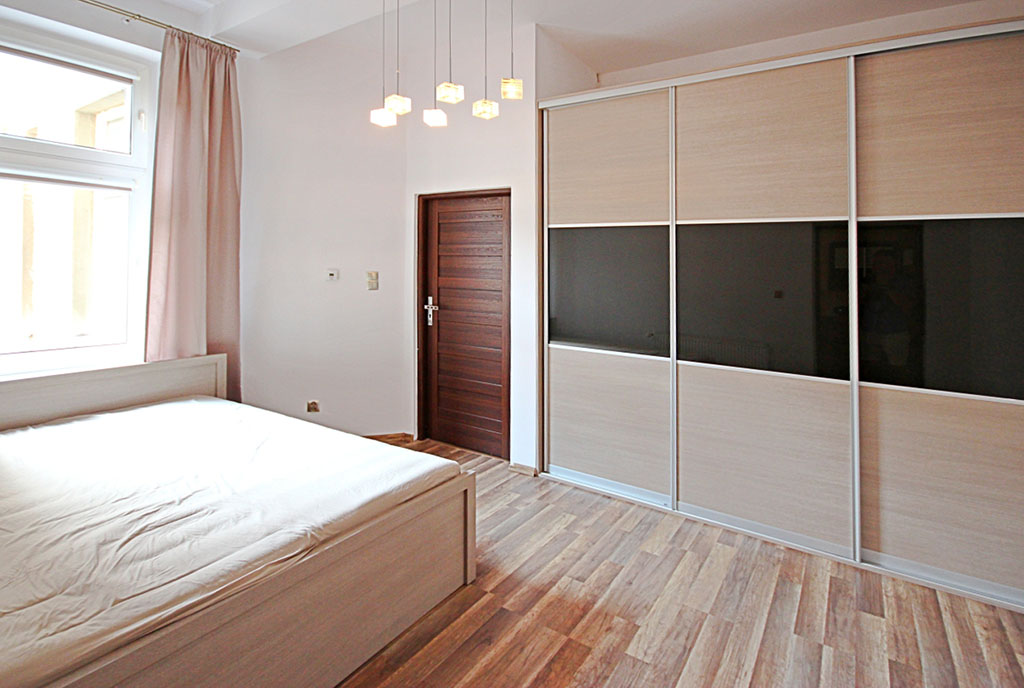 prywatna, elegancka sypialnia w luksusowym apartamencie w Szczecinie na sprzedaż