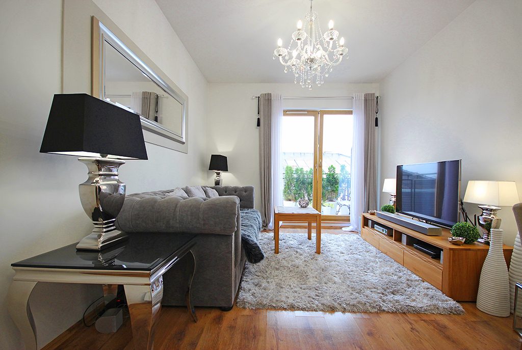 stylowy salon w ekskluzywnym apartamencie do sprzedaży w Szczecinie