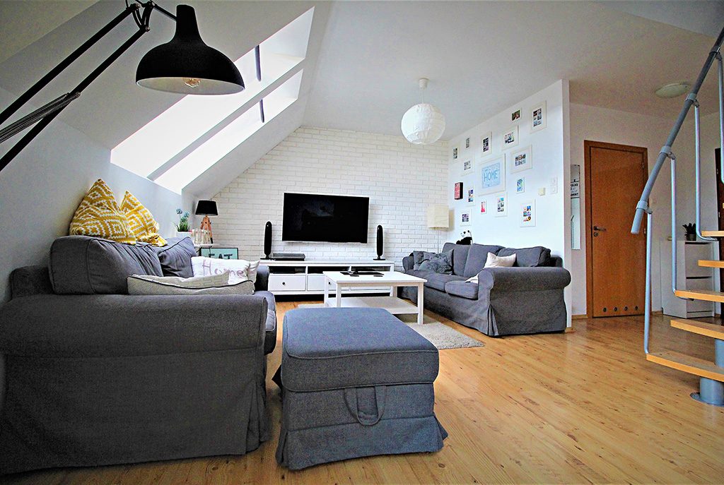 nowocześnie urządzony salon w ekskluzywnym apartamencie do sprzedaży w okolicach Krakowa