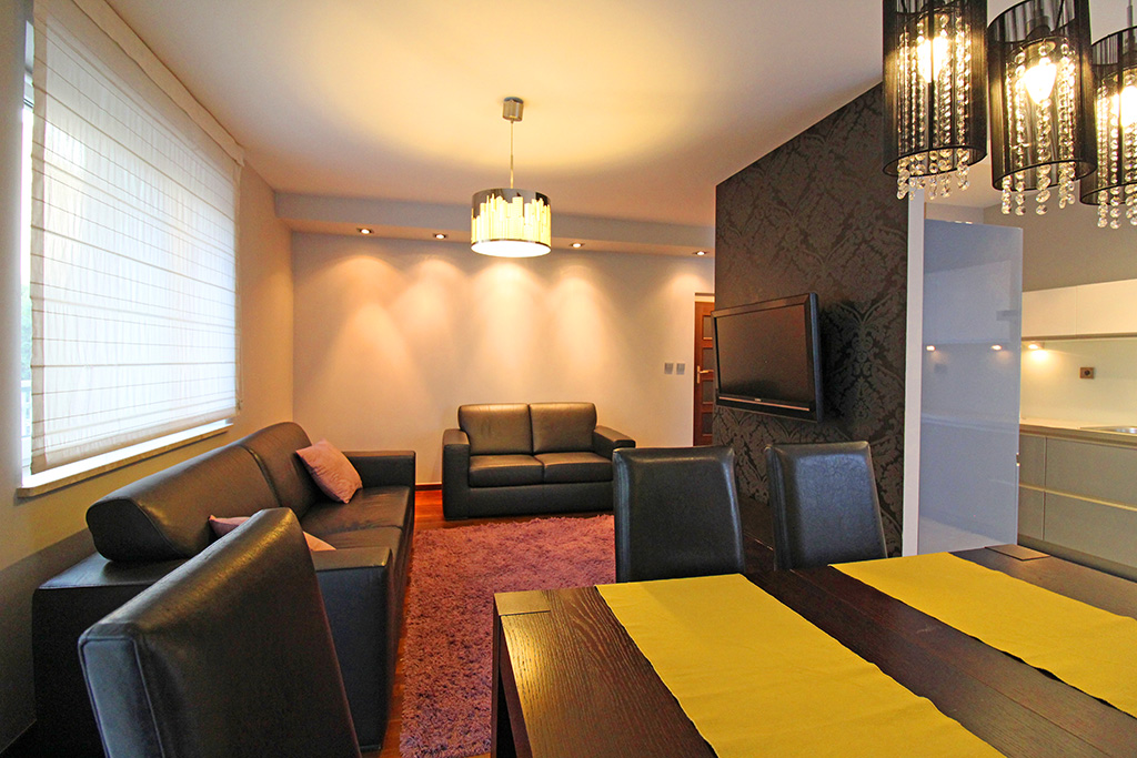 widok od strony jadalni na luksusowy apartament w Krakowie na wynajem