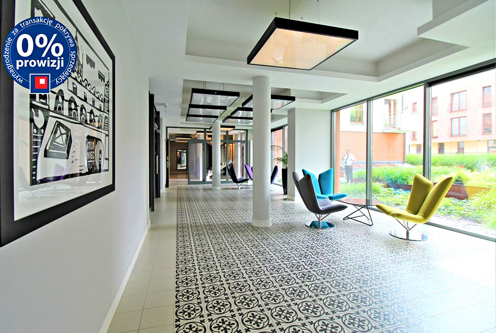 prestiżowy hol przed wejściem do luksusowego apartamentu w Krakowie na wynajem
