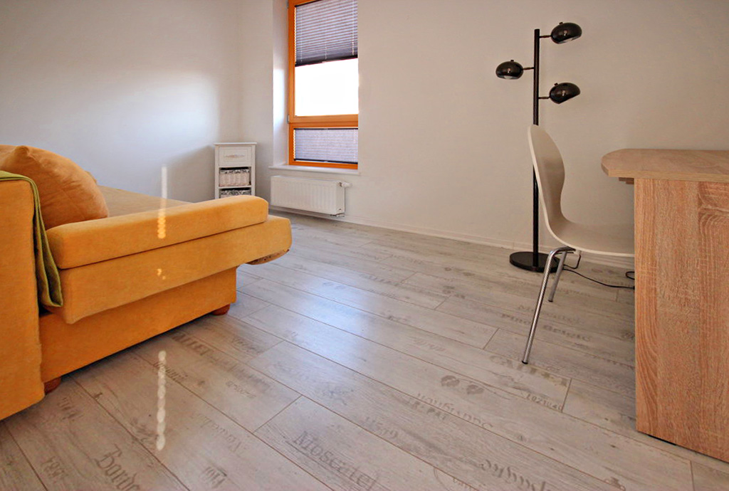 widok na elegancką sypialnię w luksusowym apartamencie w Szczecinie na wynajem