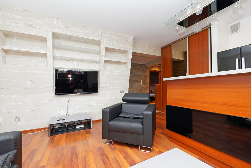 fragment stylowo urządzonego salonu w ekskluzywnym apartamencie do wynajmu w Tarnowie