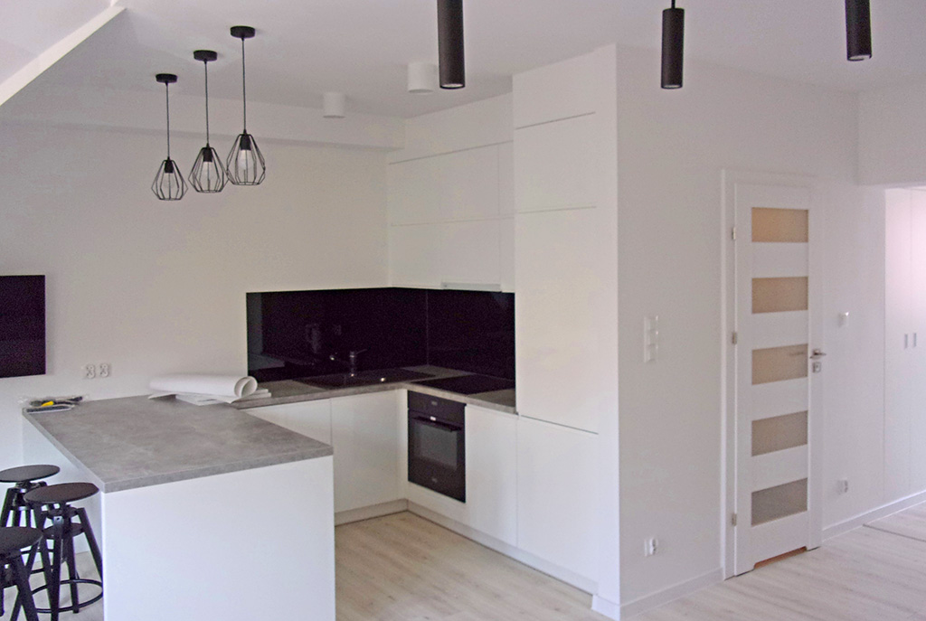umeblowana kuchnia w luksusowym apartamencie w okolicach Legnicy ma wynajem