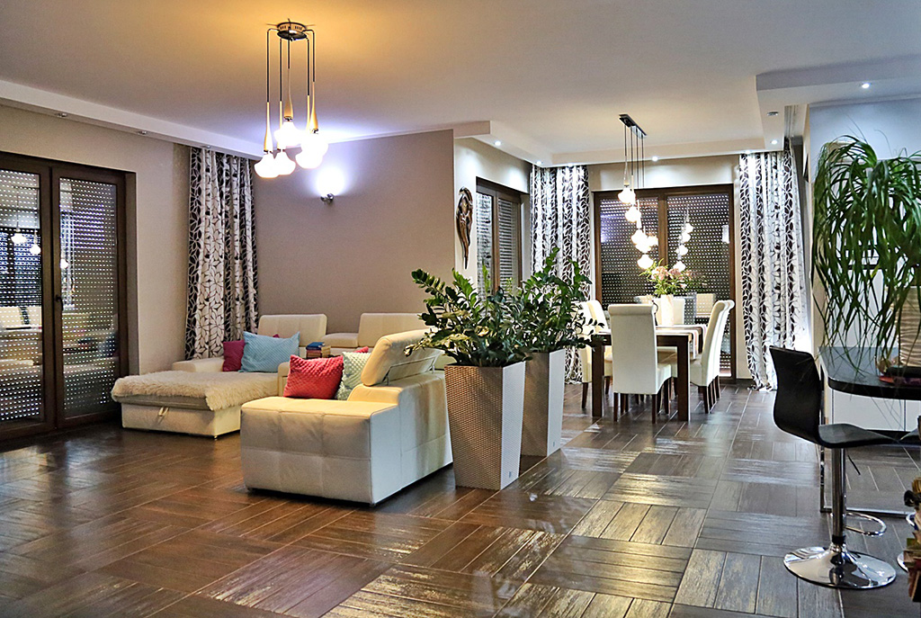 komfortowe wnętrze luksusowej willi do sprzedaży w Bolesławcu