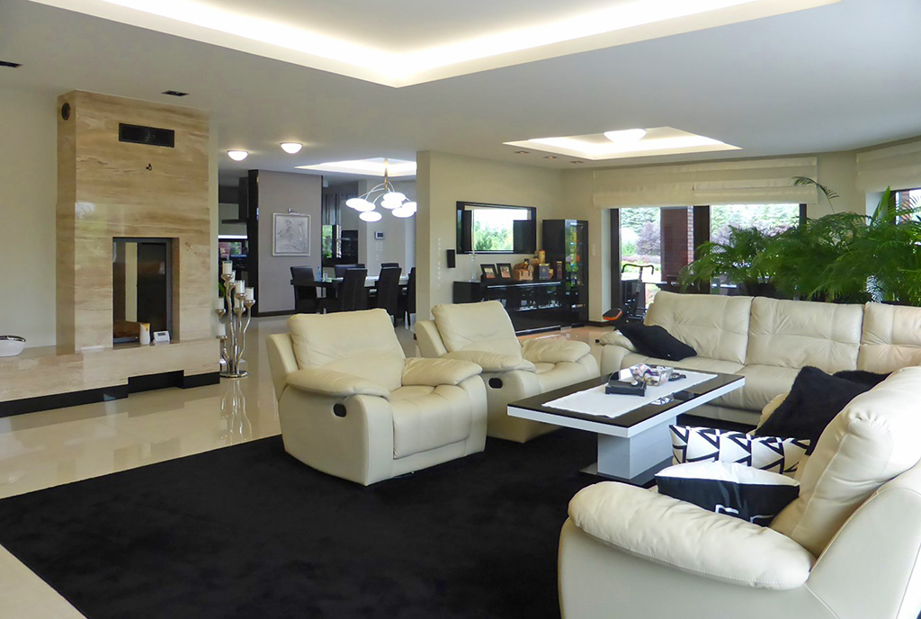 nowoczesny, designerski salon w ekskluzywnej willi do sprzedaży w okolicach Iławy