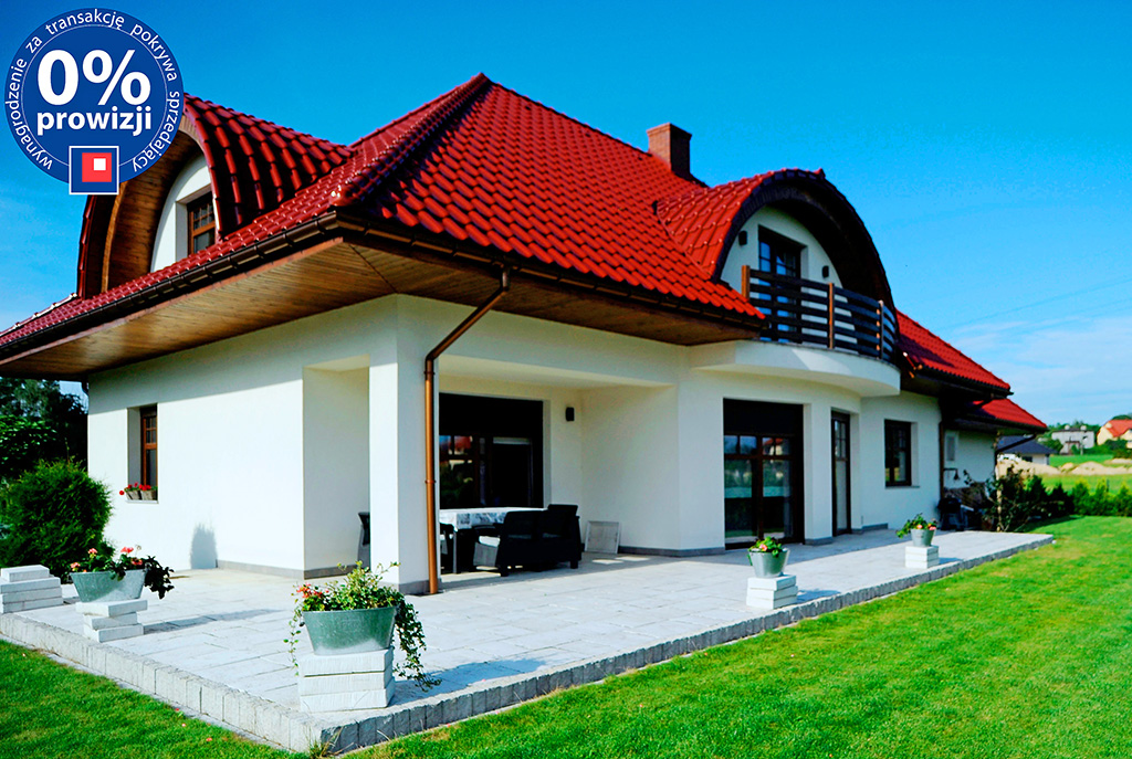 widok od strony ogrodu i tarasu na ekskluzywną willę do sprzedaży w okolicach Katowic