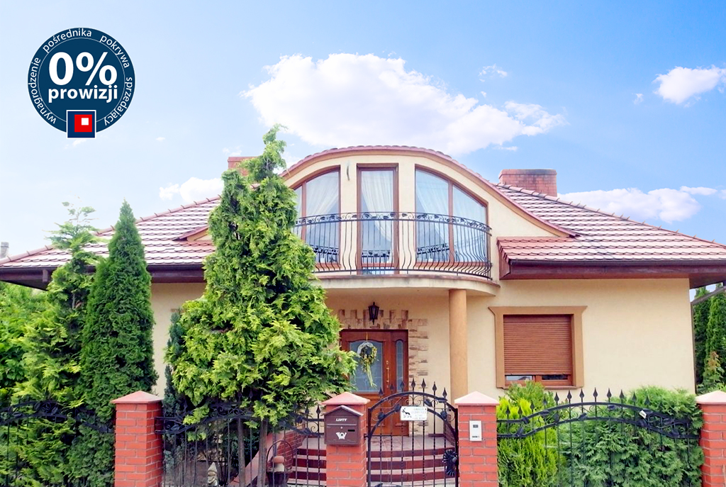 front ekskluzywnej willi do sprzedaży w okolicach Leszna