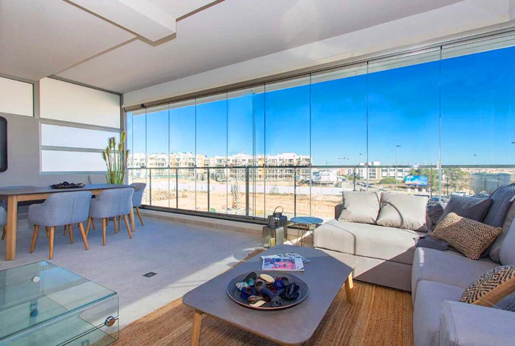 prestiżowy salon w ekskluzywnym apartamencie do sprzedaży w Hiszpanii (La Zenia)