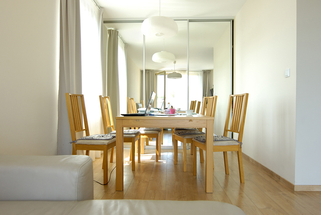 elegancka jadalnia w ekskluzywnym apartamencie do sprzedaży w Krakowie