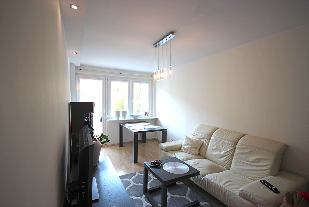 fragment komfortowego salonu w ekskluzywnym apartamencie do wynajmu w Szczecinie