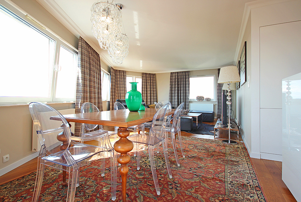 widok na jadalnię w luksusowym apartamencie do wynajmu w Szczecinie