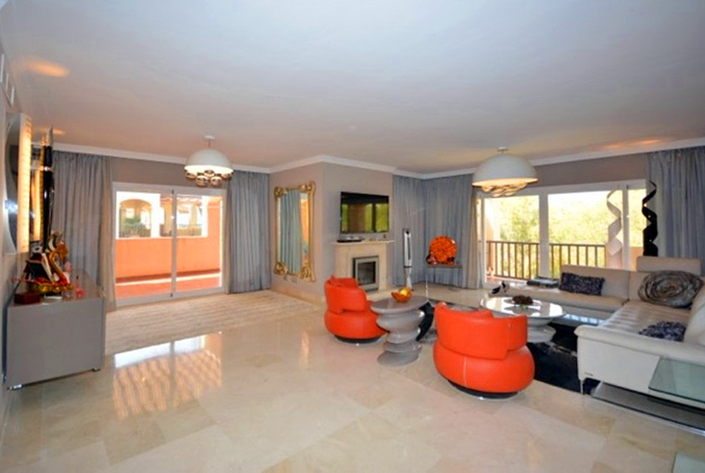 prestiżowy salon w luksusowej willi do sprzedaży w Hiszpanii (Costa del Sol, Malaga)