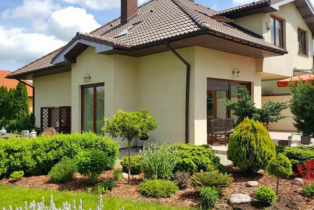 widok od strony ogrodu na ekskluzywną willę do sprzedaży w Szczecinie