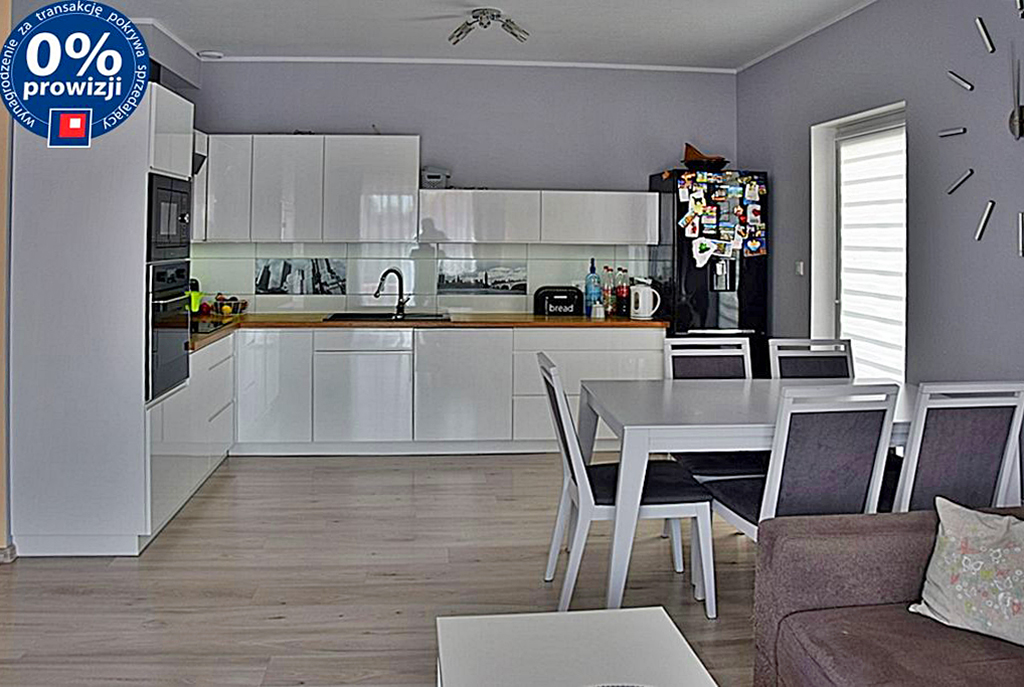 widok na aneks kuchenny w ekskluzywnym apartamencie w Bolesławcu na sprzedaż