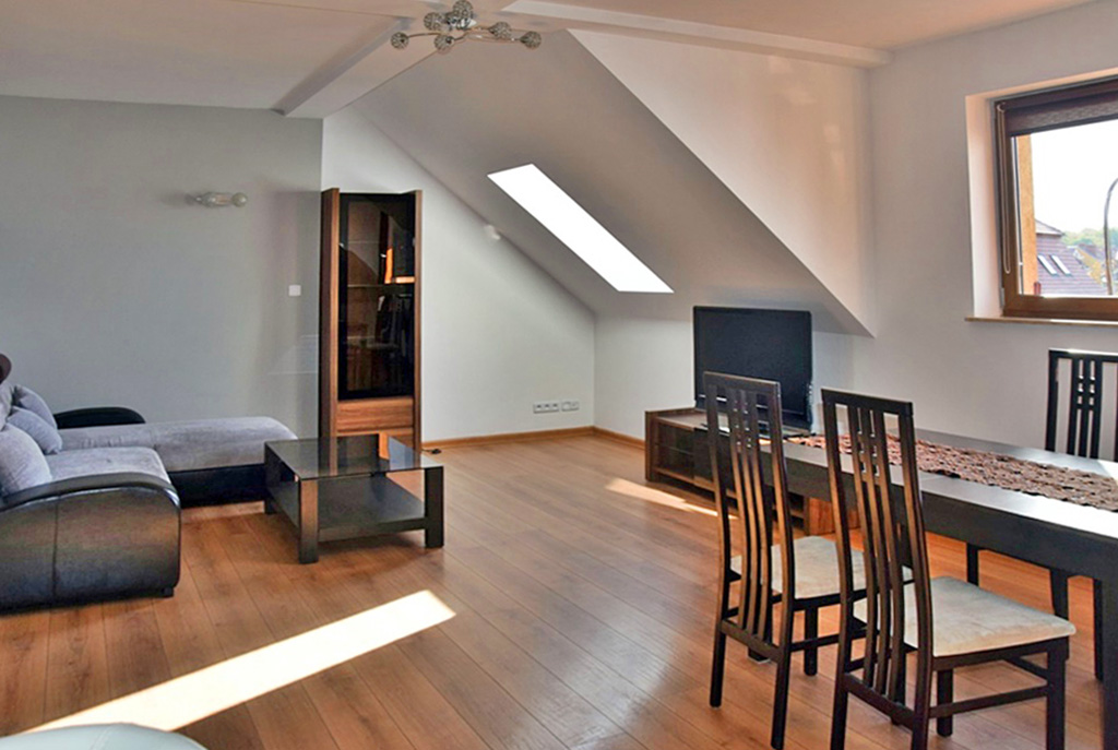 jedno z komfortowych pomieszczeń luksusowego apartamentu do wynajęcia w Bolesławcu