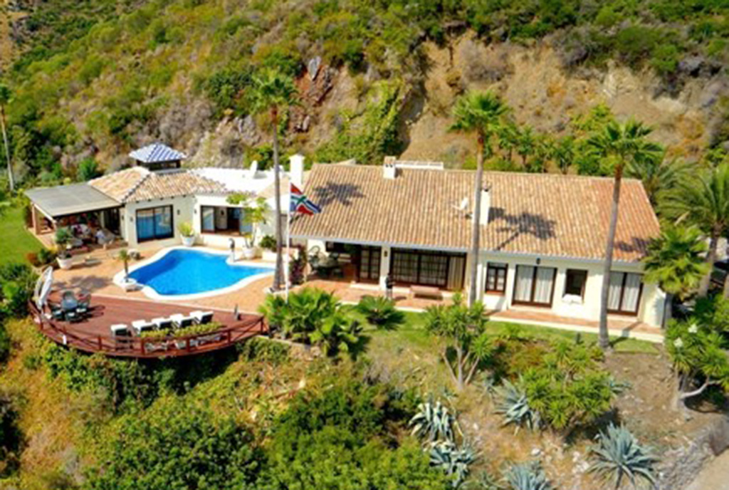 widok z lotu ptaka na luksusową willę do sprzedaży w Hiszpanii (Costa del Sol, Marbella)
