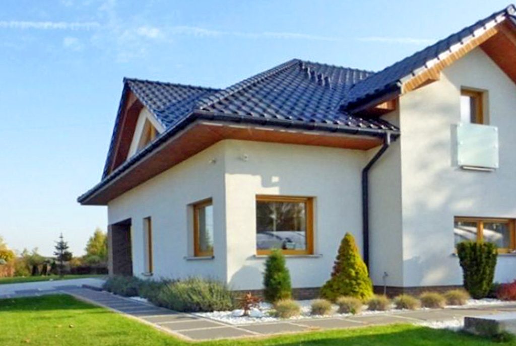 widok od strony ogrodu na ekskluzywną willę do sprzedaży w okolicach Katowic