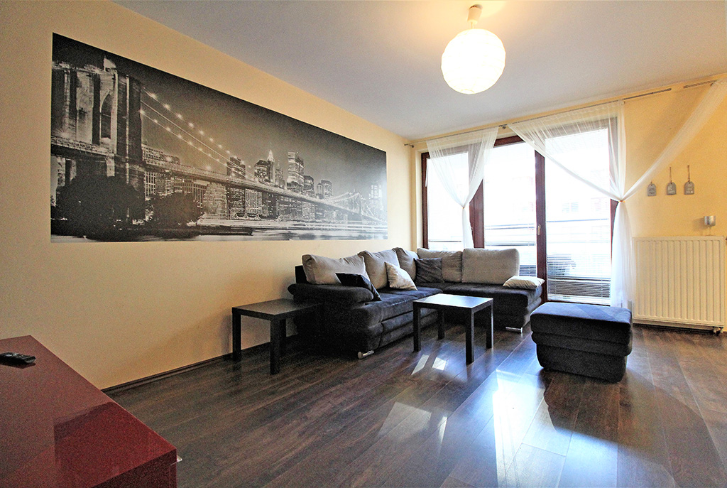 widok z innej strony na luksusowy salon w ekskluzywnym apartamencie do wynajmu Kraków