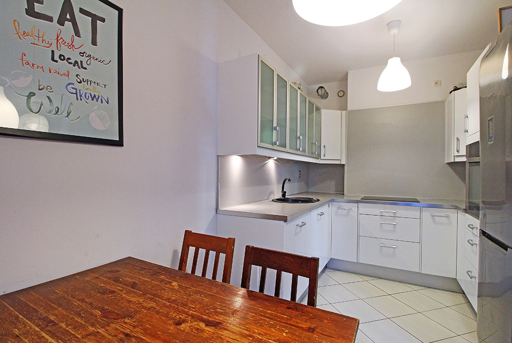 umeblowana stylowo kuchnia w ekskluzywnym apartamencie na wynajem Kraków