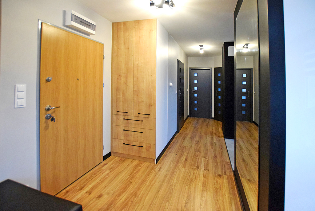 przedpokój, hall w luksusowym apartamencie na sprzedaż Białystok