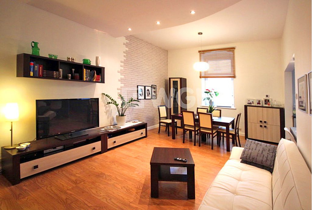 umeblowany w stylu klasycznym salon w luksusowym apartamencie do sprzedaży Szczecin
