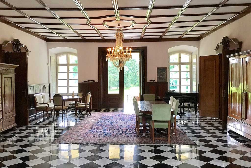 eleganckie wnętrze luksusowego pałacu do sprzedaży w województwie opolskim