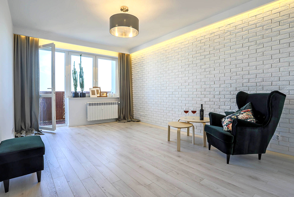 widok na nieumeblowany salon w luksusowym apartamencie do sprzedaży Poznań