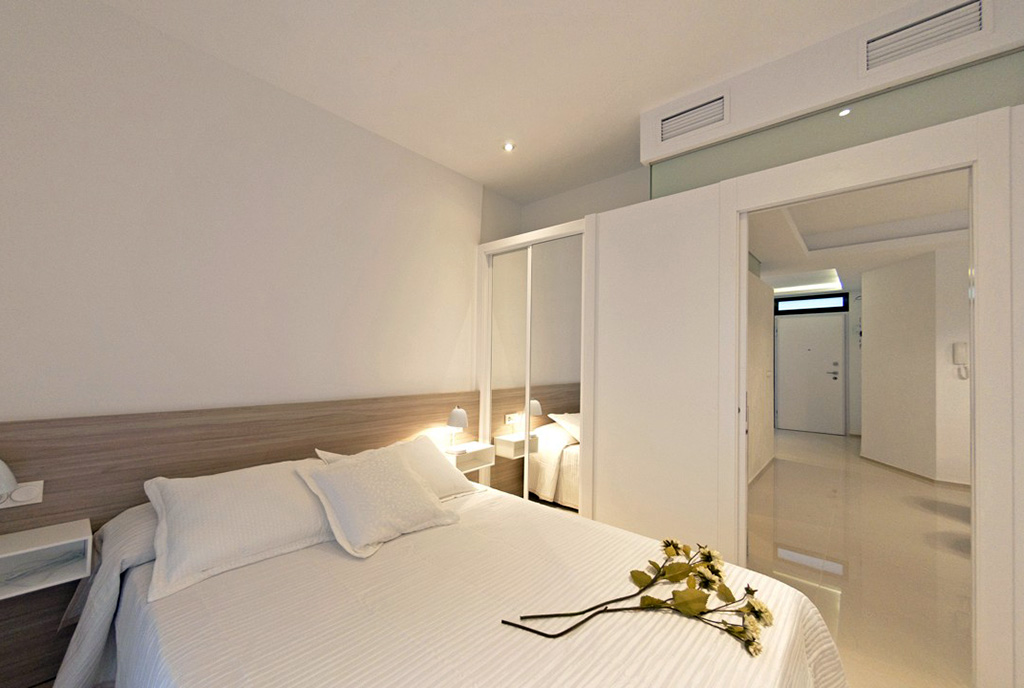 elegancka, prywatna sypialnia w luksusowym apartamencie na sprzedaż Hiszpania (Costa Blanca, Orihuela Costa)