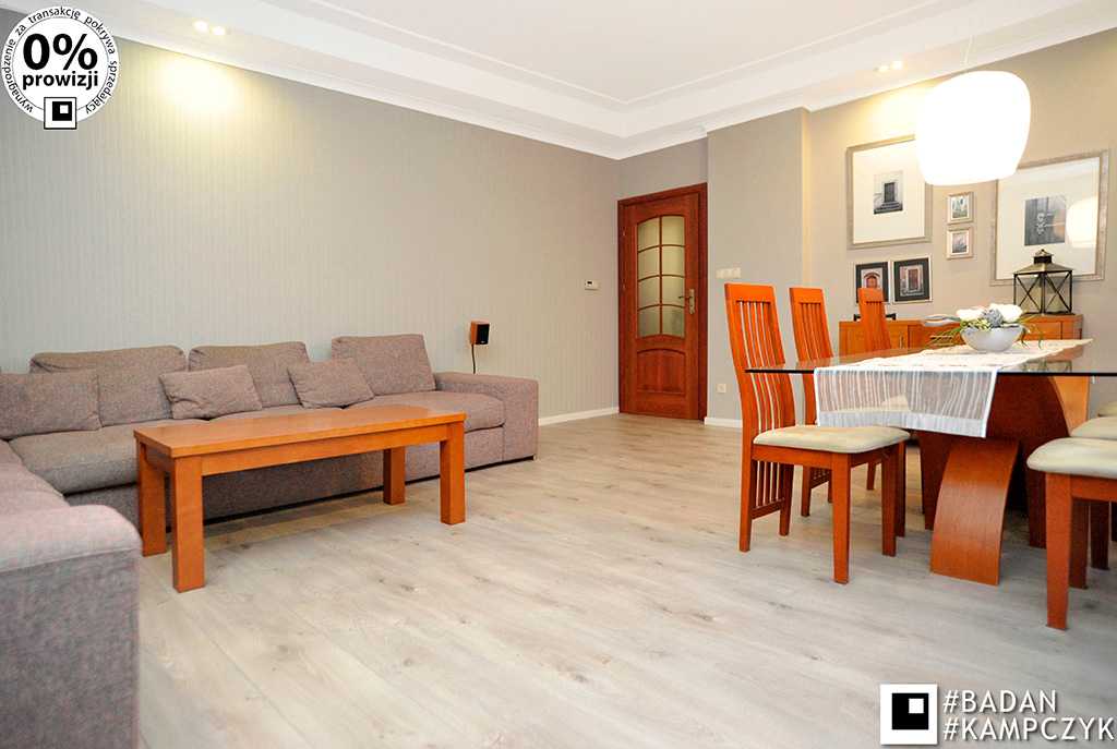 fragment salonu oraz jadalni w luksusowym apartamencie do sprzedaży Katowice (okolice)