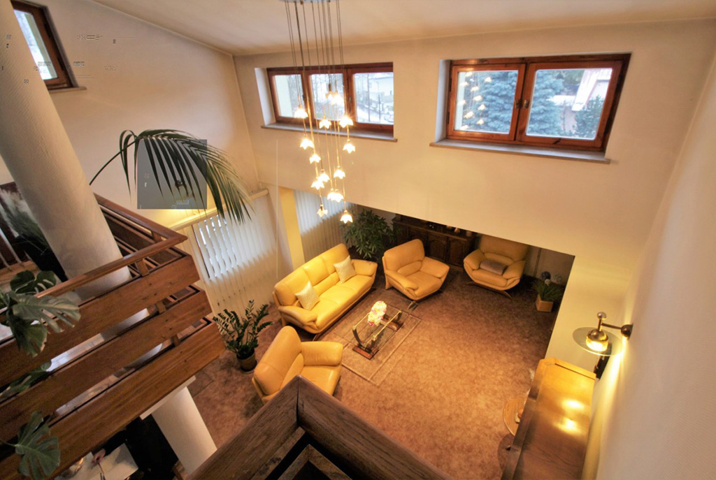 widok z góry na salon w ekskluzywnej willi do sprzedaży Kraków