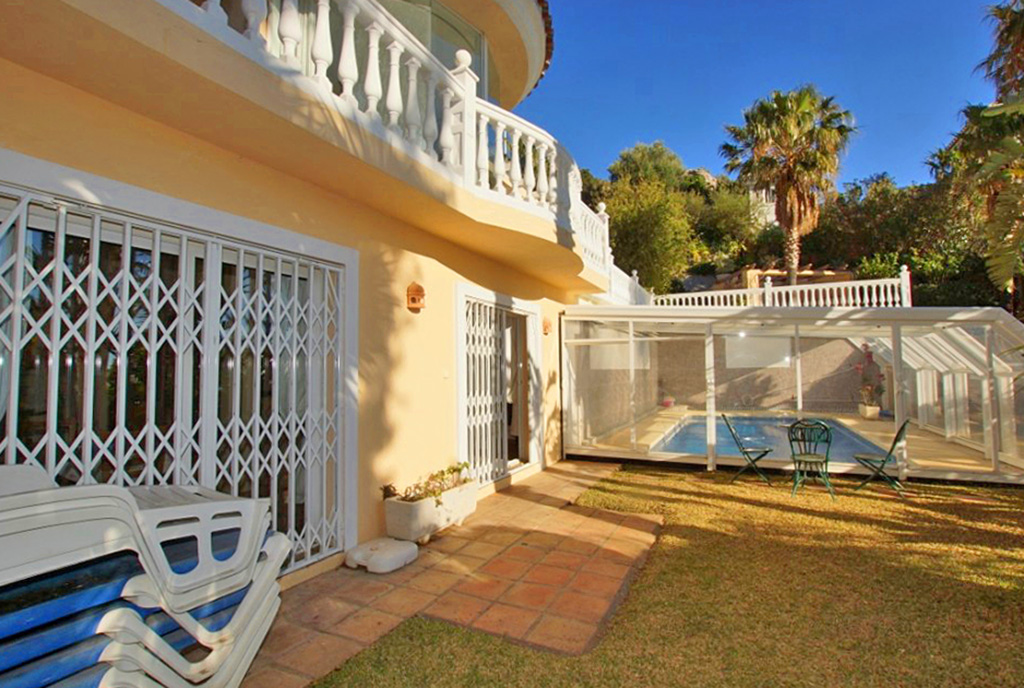 komfortowy taras przy ekskluzywnej willi do sprzedaży Hiszpania (Costa del Sol, Benalmadena, Fuengirola)