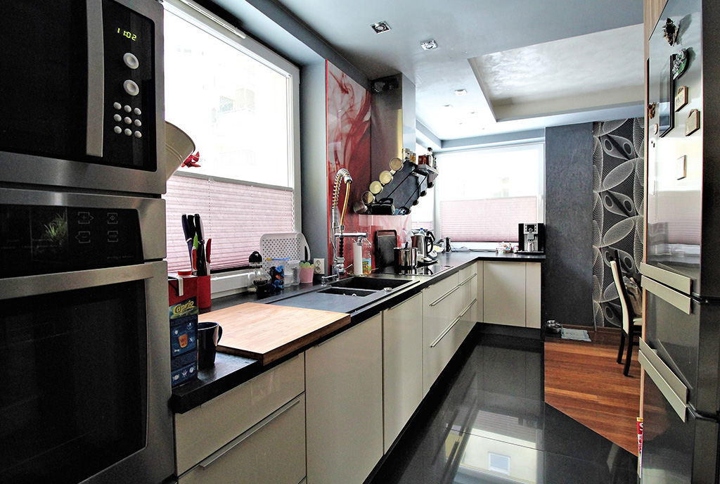 nowoczesna i wyposażona kuchnia w ekskluzywnym apartamencie do sprzedaży Kraków