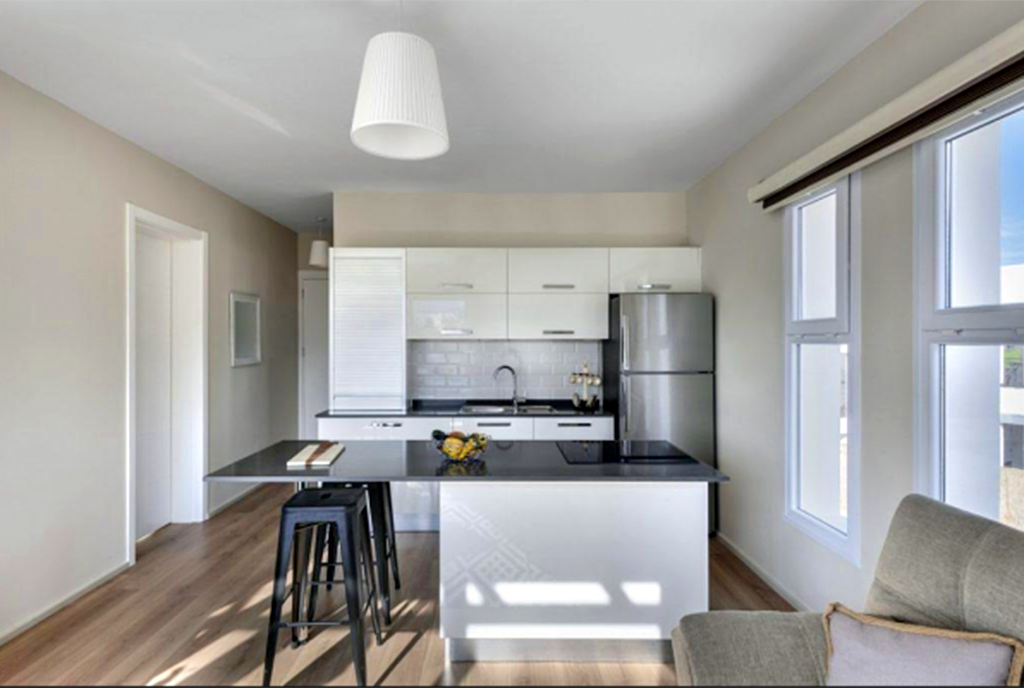 nowoczesna, zabudowana kuchnia w luksusowym apartamencie na sprzedaż Turcja (Bellapais)