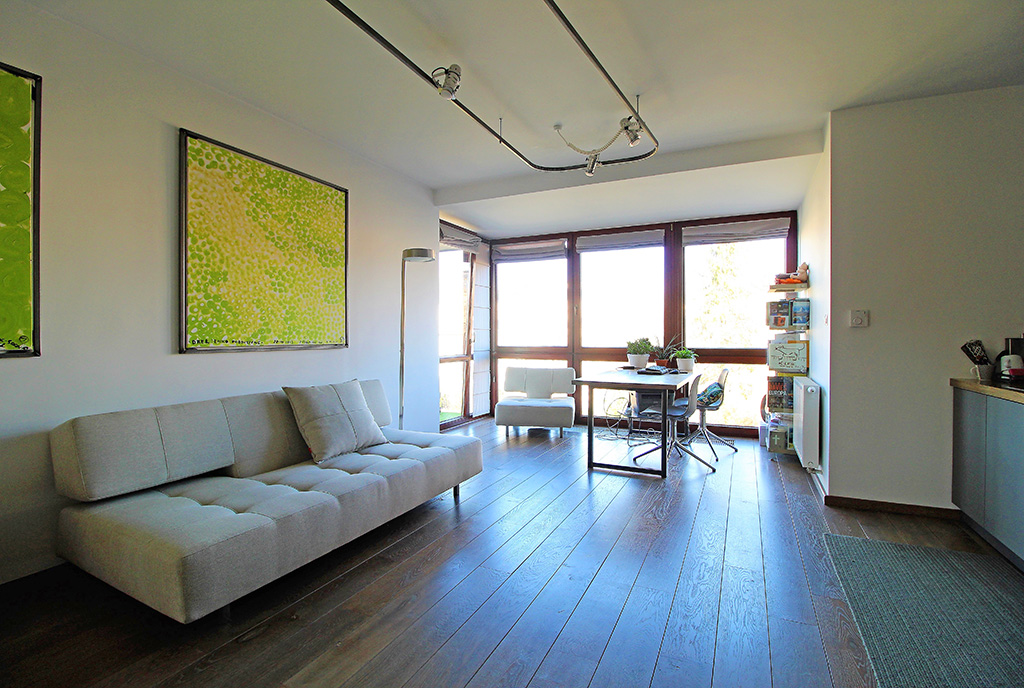 salon oraz taras przy luksusowym apartamencie na sprzedaż Kraków