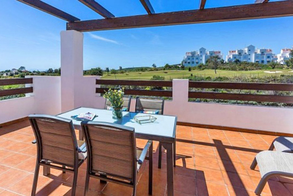 imponujący taras przy luksusowym apartamencie do sprzedaży Hiszpania (Estepona, Costa del Sol)