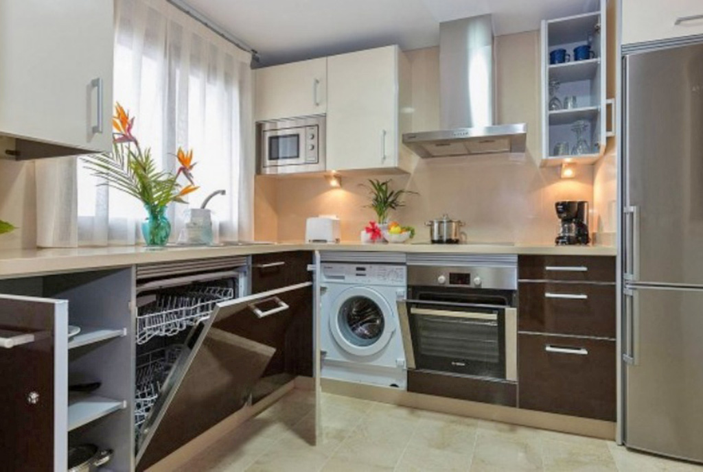 zabudowana kuchnia w luksusowym apartamencie do sprzedaży Hiszpania (Estepona, Costa del Sol)