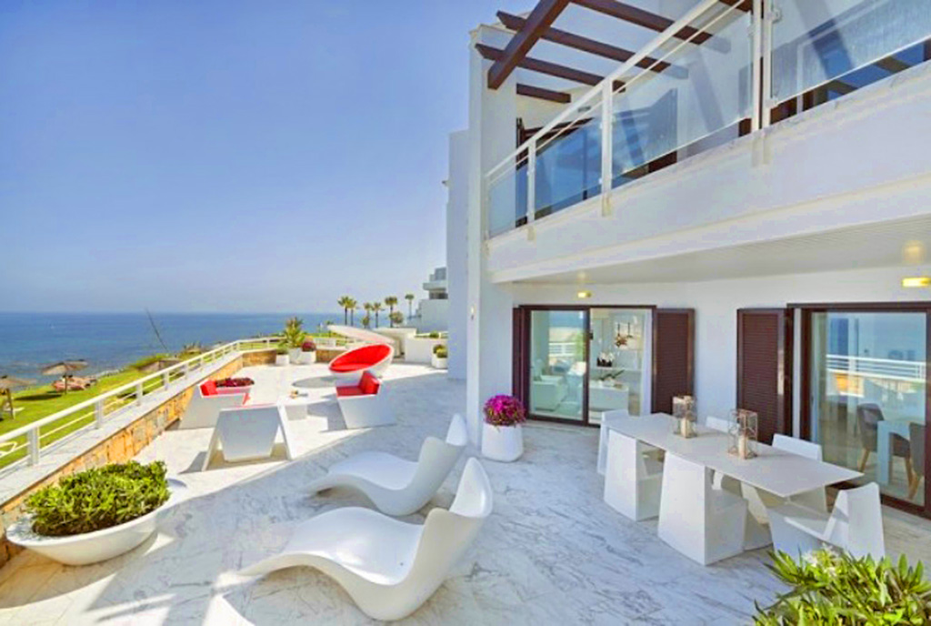 imponujący taras przy ekskluzywnym apartamencie do sprzedaży Hiszpania (Costa del Sol)