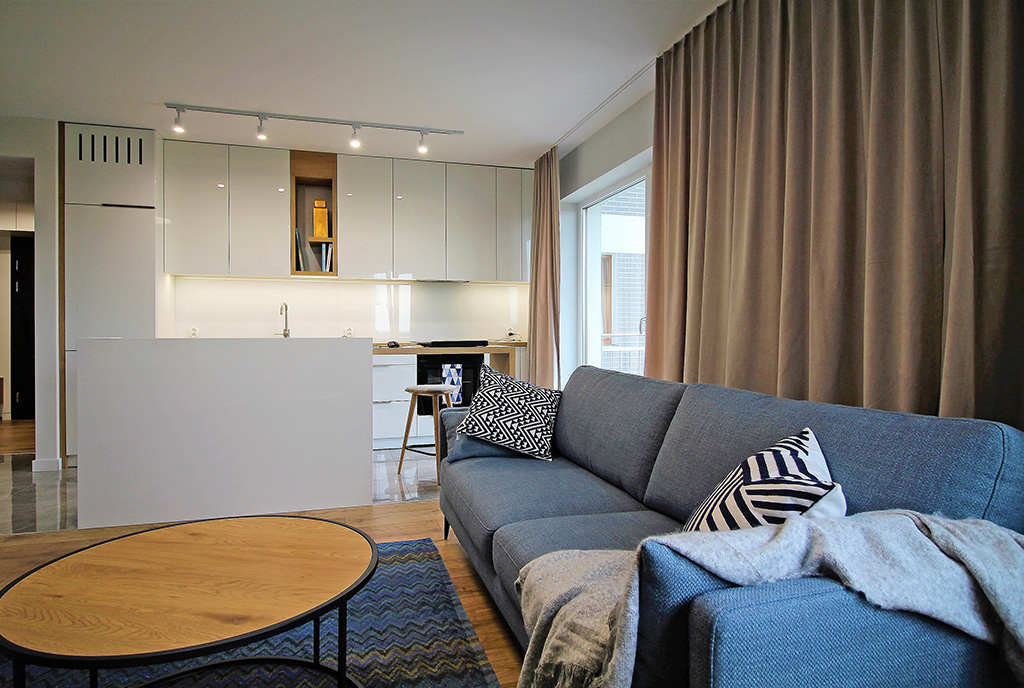 widok z salonu na aneks kuchenny w luksusowym apartamencie do sprzedaży Kraków