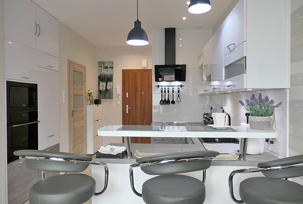 elegancki aneks kuchenny w luksusowym apartamencie do wynajmu Kwidzyn